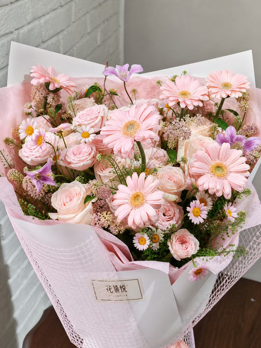 粉色小雏菊玫瑰花束